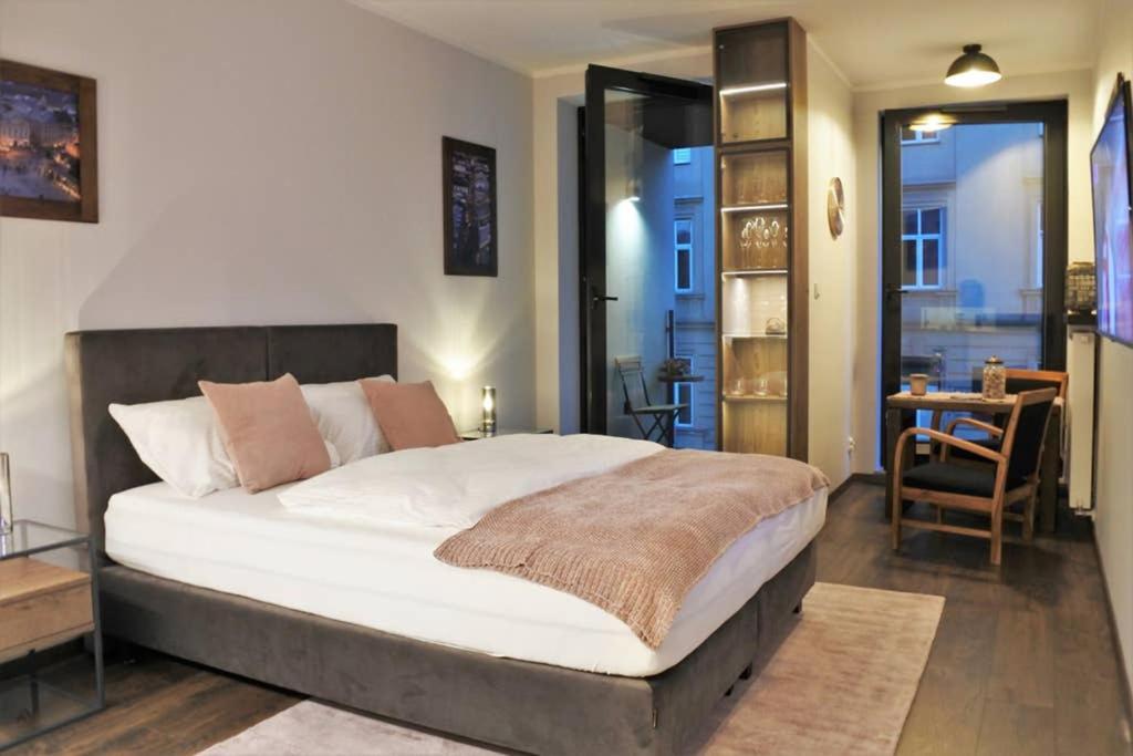 Boutique 109 - Old City, Luxury Apt. With A Garage Cracovie Extérieur photo