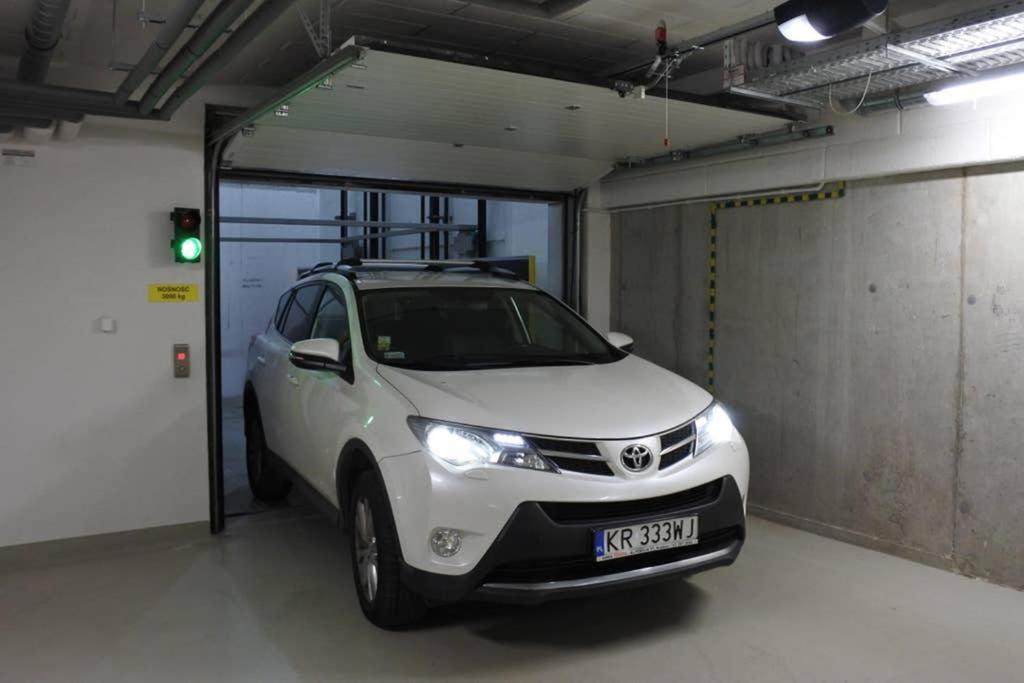 Boutique 109 - Old City, Luxury Apt. With A Garage Cracovie Extérieur photo