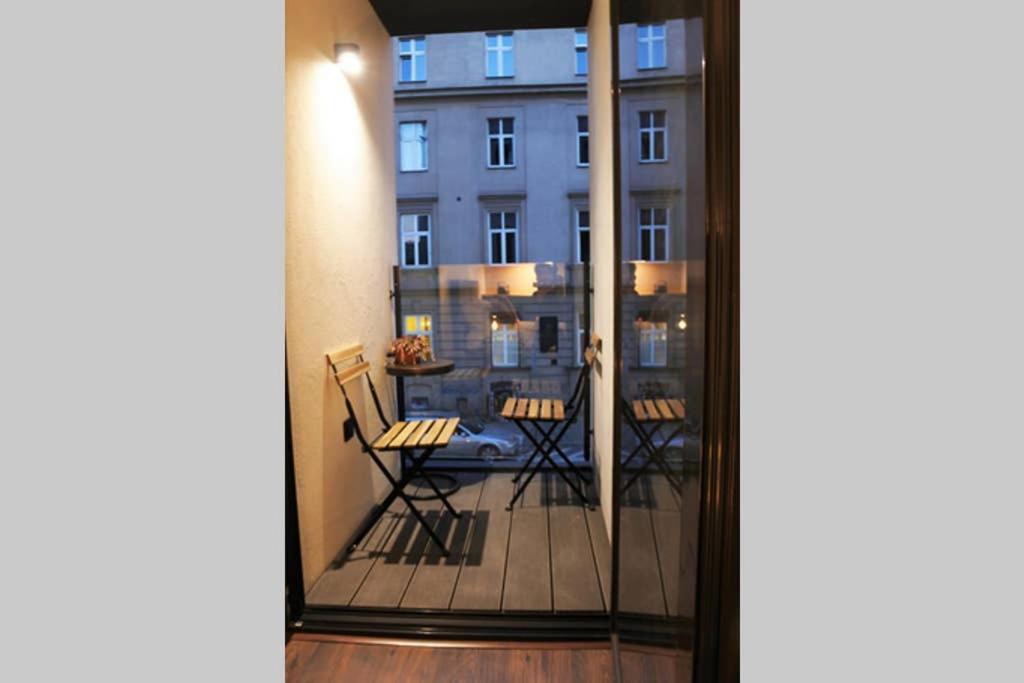 Boutique 109 - Old City, Luxury Apt. With A Garage Cracovie Extérieur photo