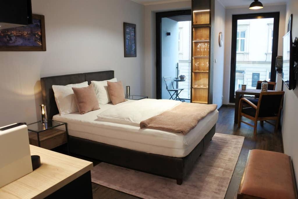 Boutique 109 - Old City, Luxury Apt. With A Garage Cracovie Extérieur photo